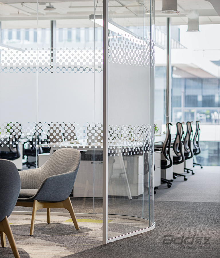 蔚來汽車(che)辦(bàn)公(gōng)樓裝(zhuang)修-會議室-pc