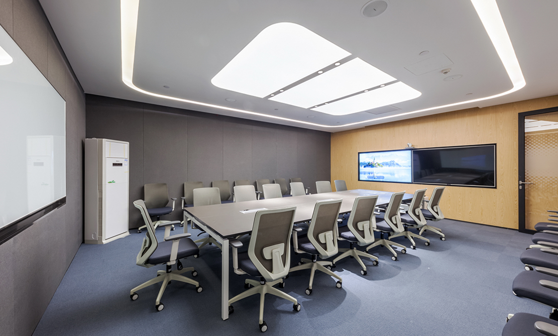 蔚來汽車(che)辦(bàn)公(gōng)樓裝(zhuang)修-大(da)會議室