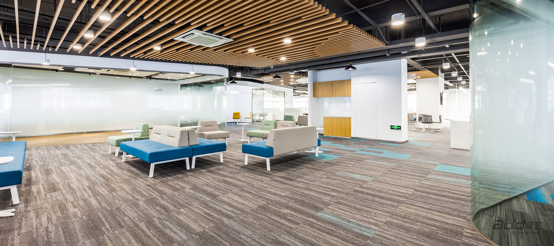 複星共享辦(bàn)公(gōng)室裝(zhuang)修-辦(bàn)公(gōng)休息區(qu)-pc