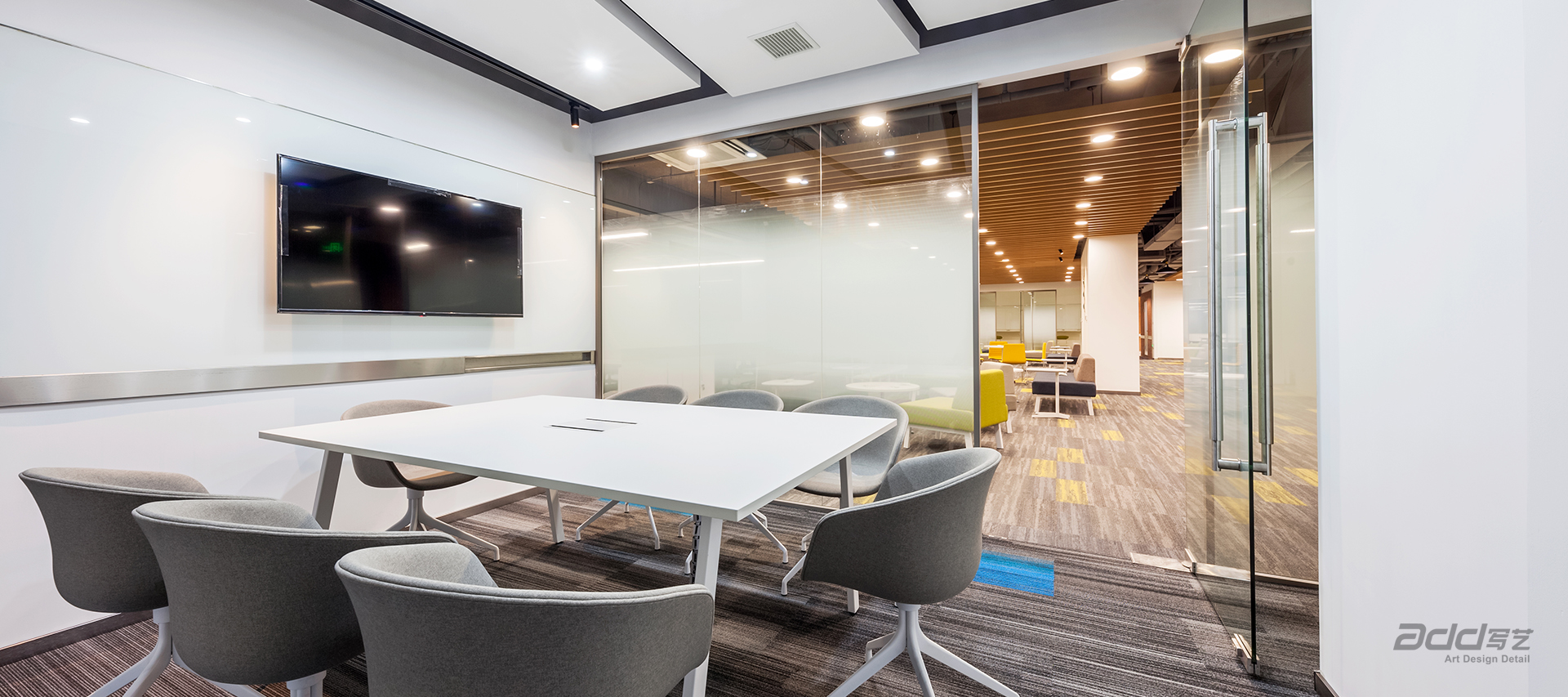 複星共享辦(bàn)公(gōng)室裝(zhuang)修-小(xiǎo)會議室-pc