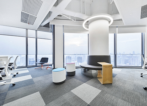 雅保化工(gong)辦(bàn)公(gōng)休閑區(qu)裝(zhuang)修實景圖